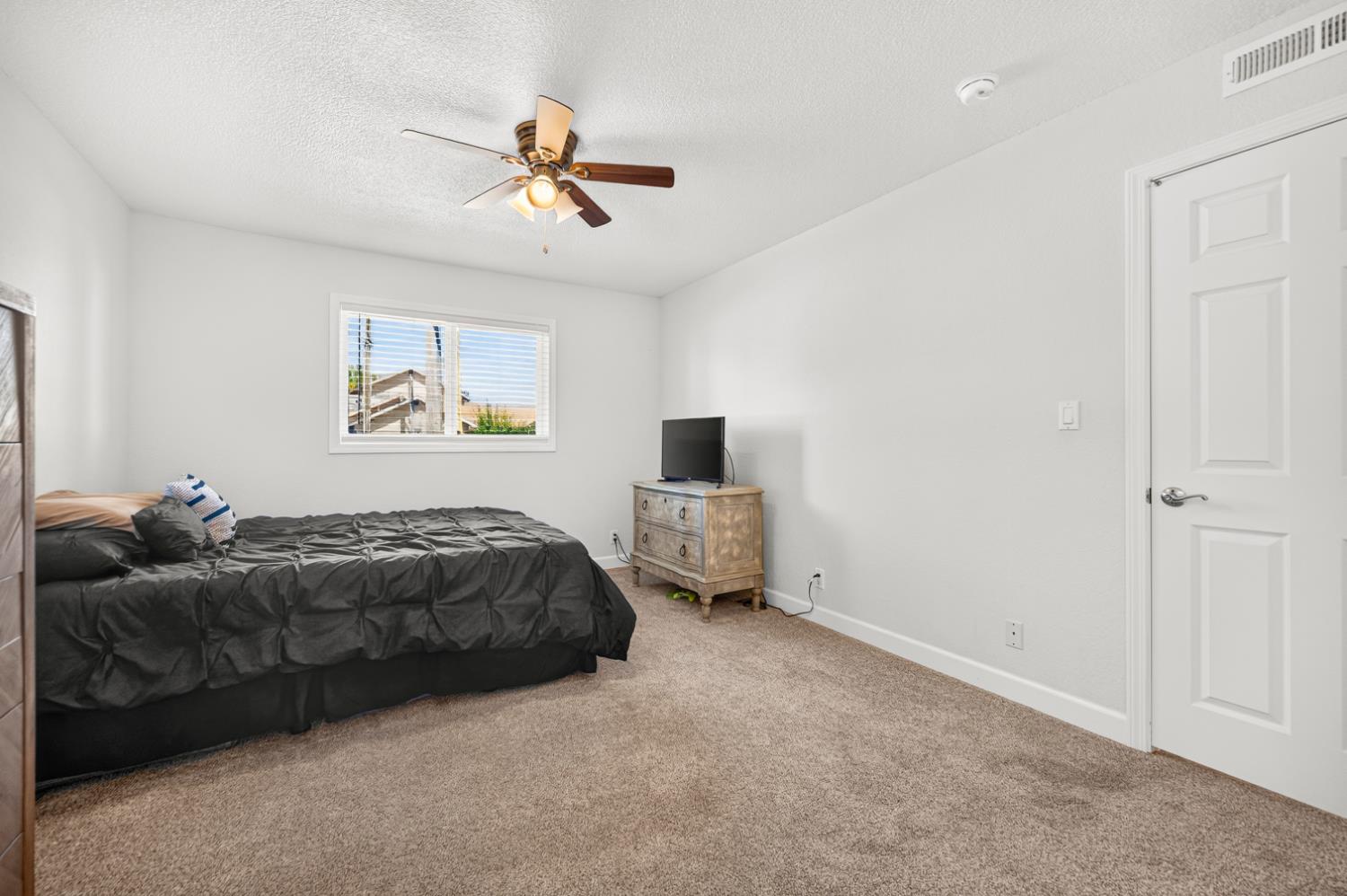 4000 Fara Biundo Dr #20, Modesto, CA 95355