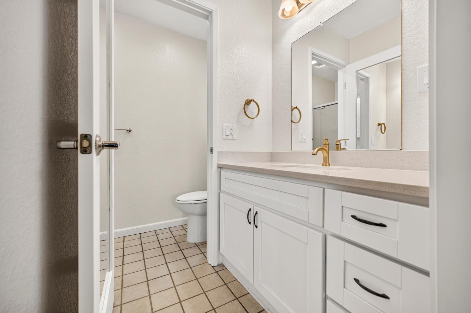 4000 Fara Biundo Dr #20, Modesto, CA 95355