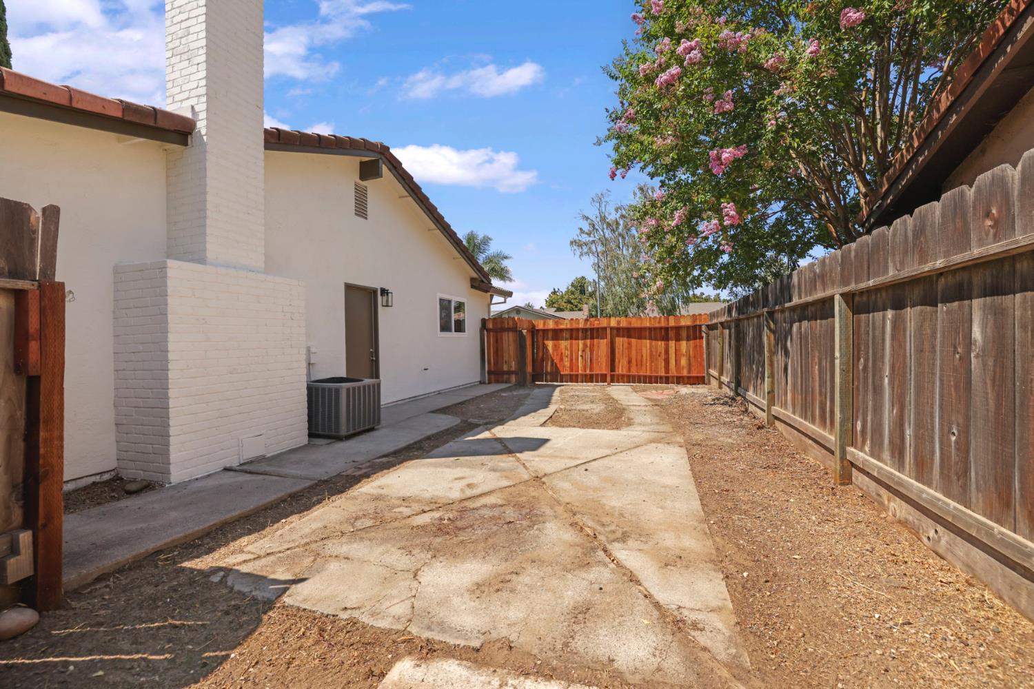 1480 Highland Ct, Manteca, CA 95336