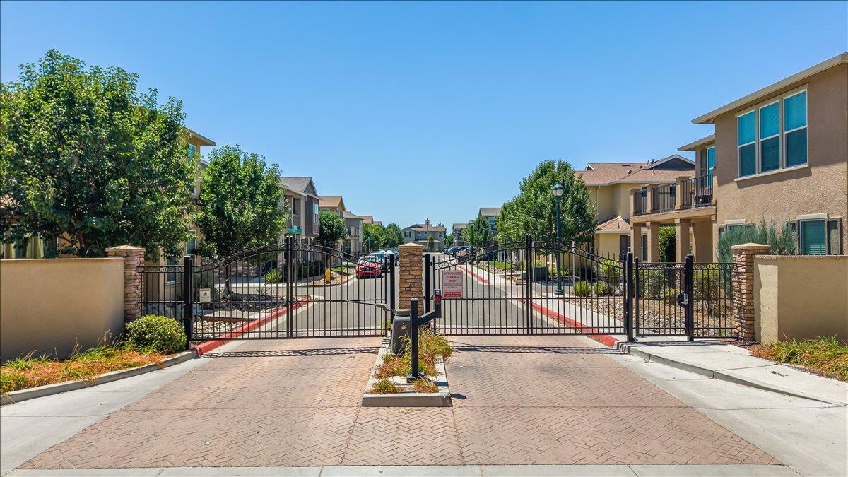 2237 Province Pl, Hughson, CA 95326