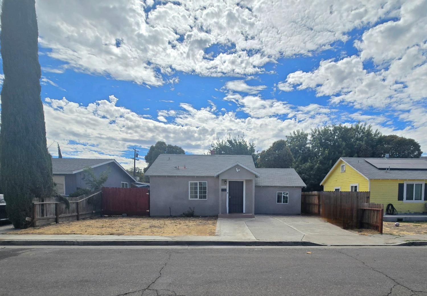 1221 CENTER Ln, Los Banos, CA 93635