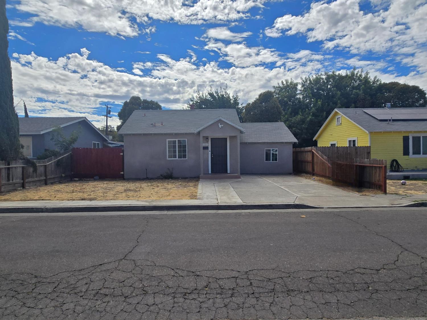 1221 CENTER Ln, Los Banos, CA 93635