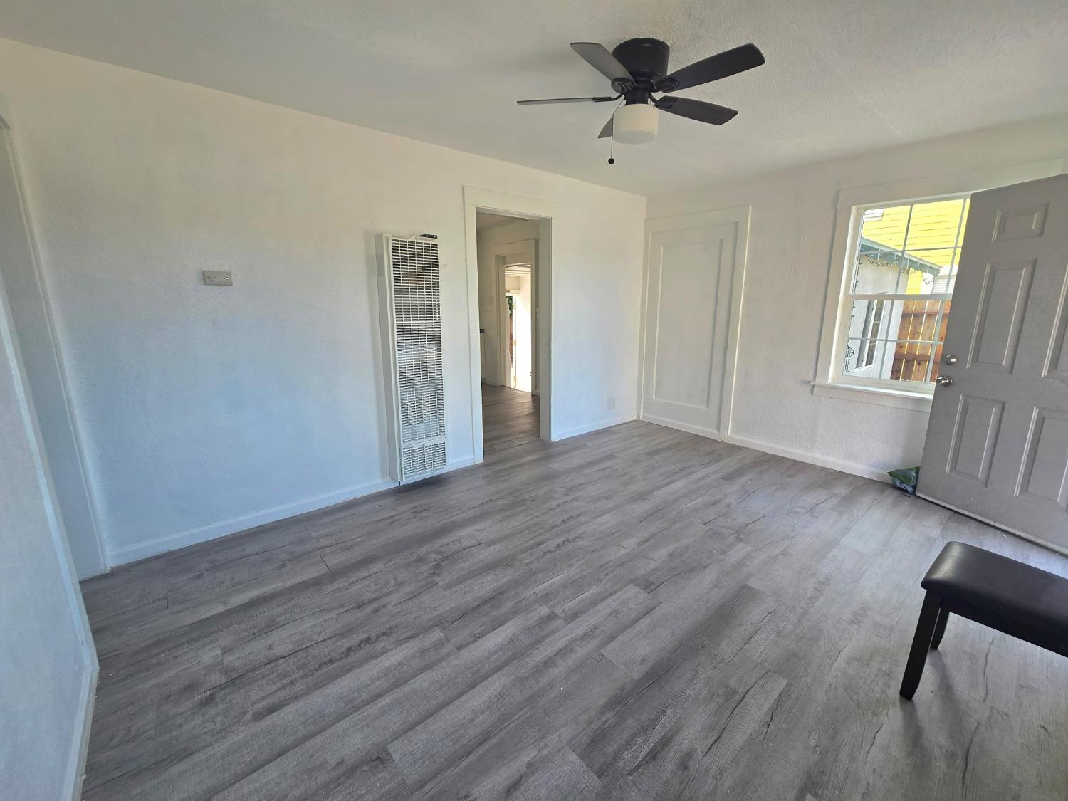 1221 CENTER Ln, Los Banos, CA 93635