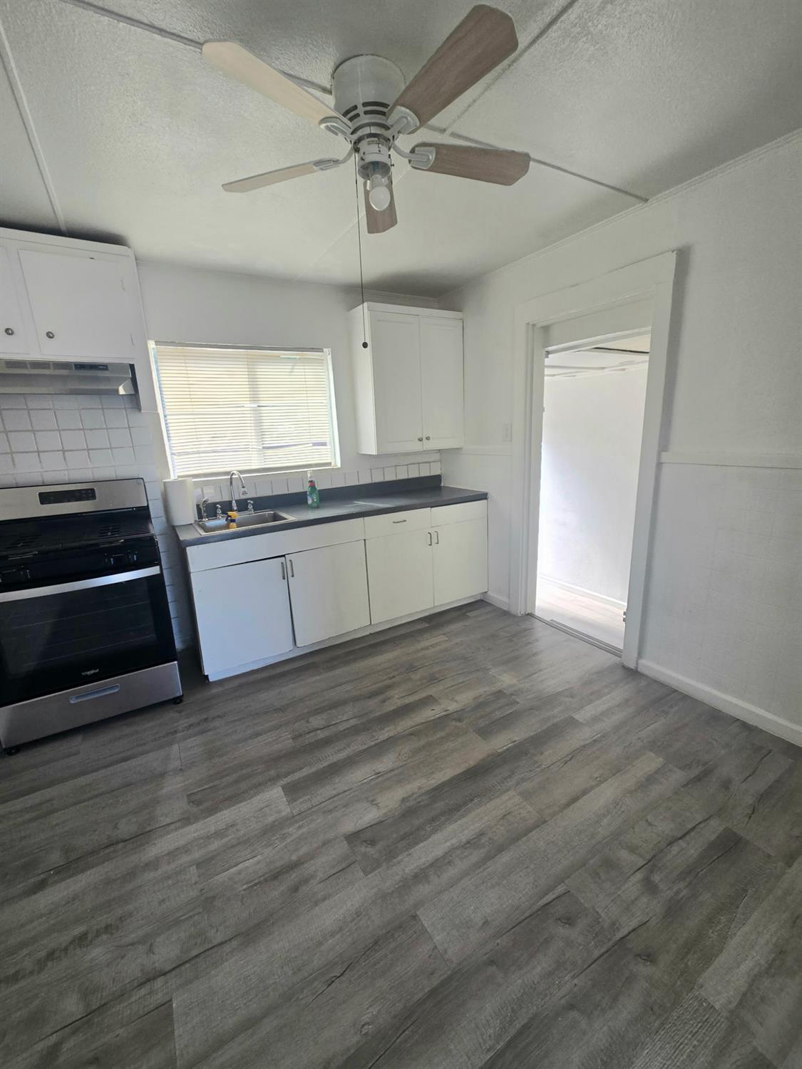 1221 CENTER Ln, Los Banos, CA 93635