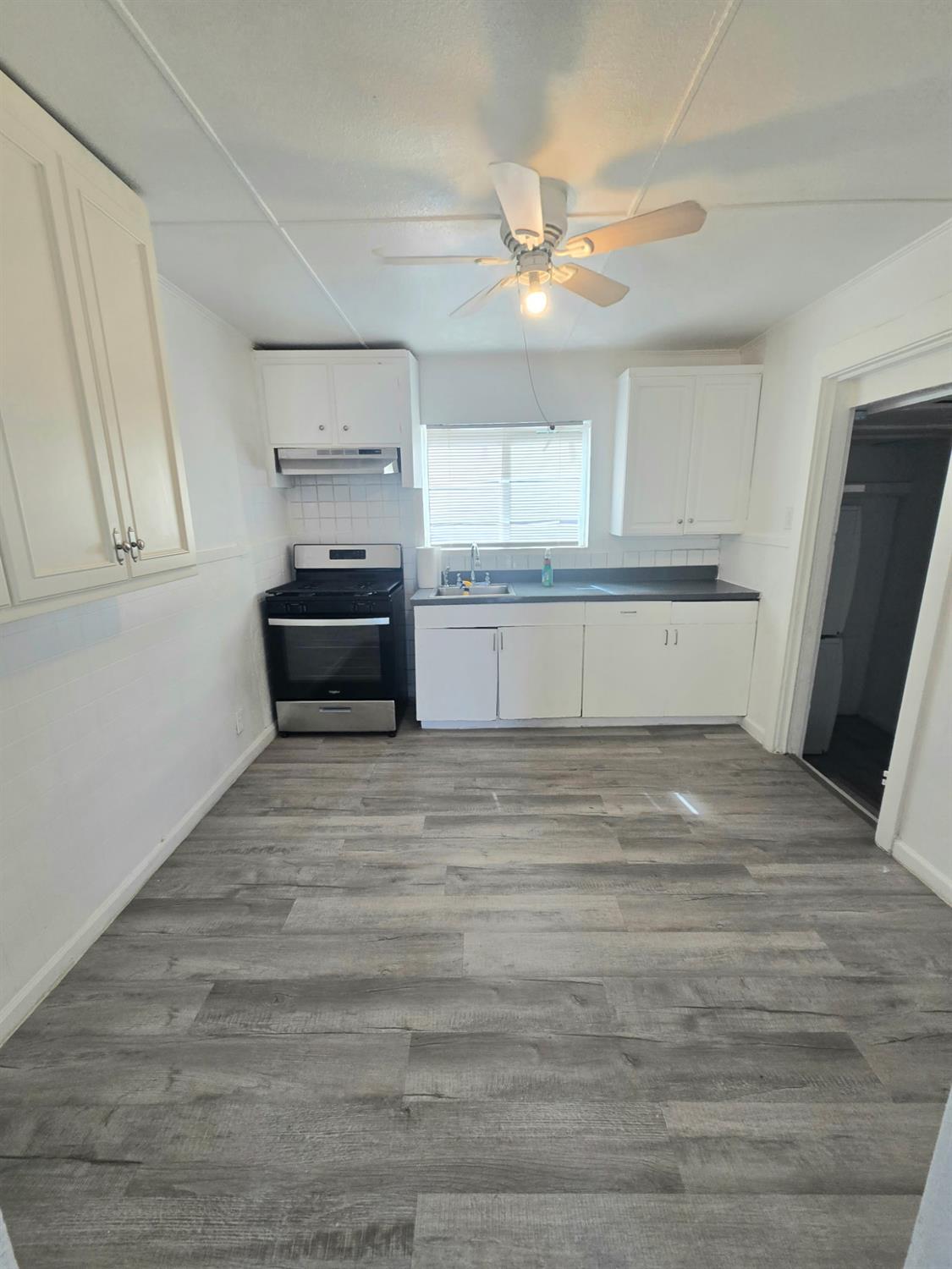 1221 CENTER Ln, Los Banos, CA 93635