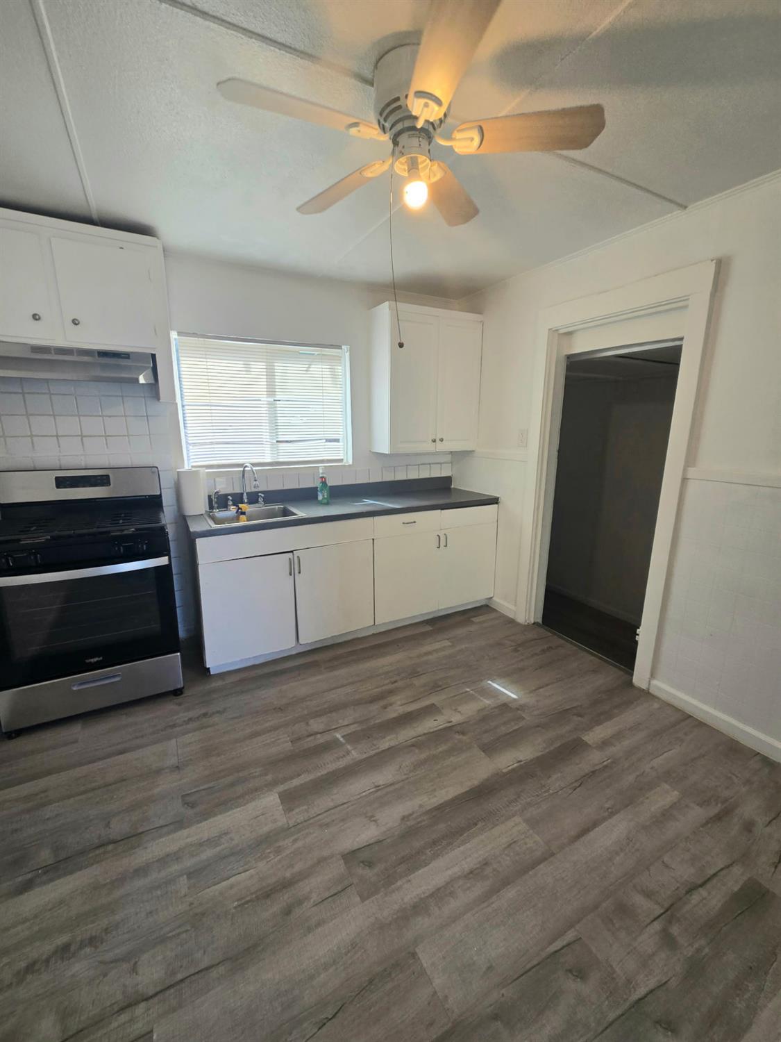1221 CENTER Ln, Los Banos, CA 93635
