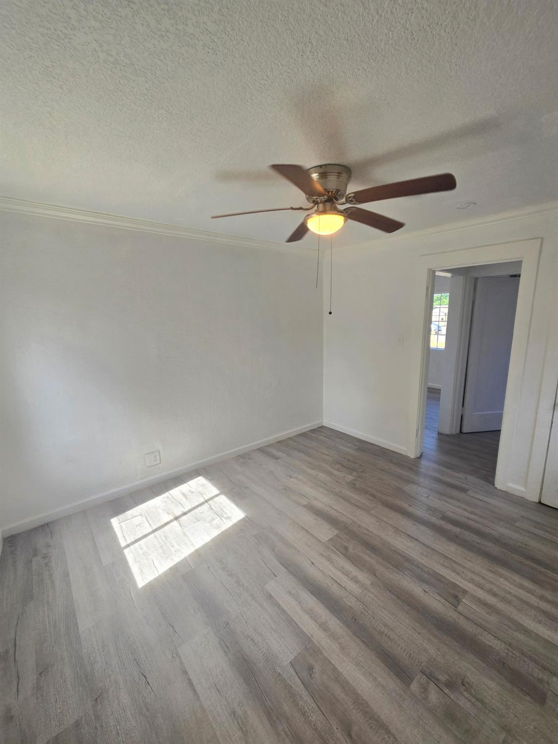 1221 CENTER Ln, Los Banos, CA 93635