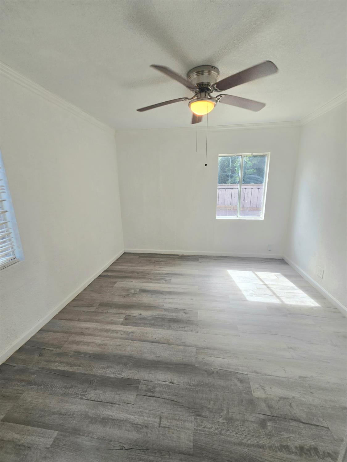 1221 CENTER Ln, Los Banos, CA 93635