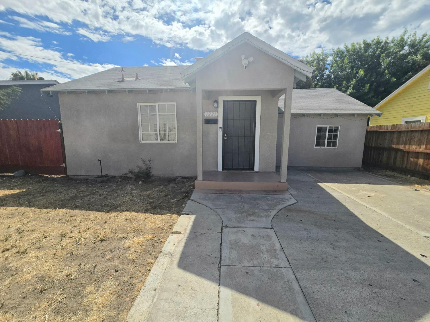 1221 CENTER Ln, Los Banos, CA 93635