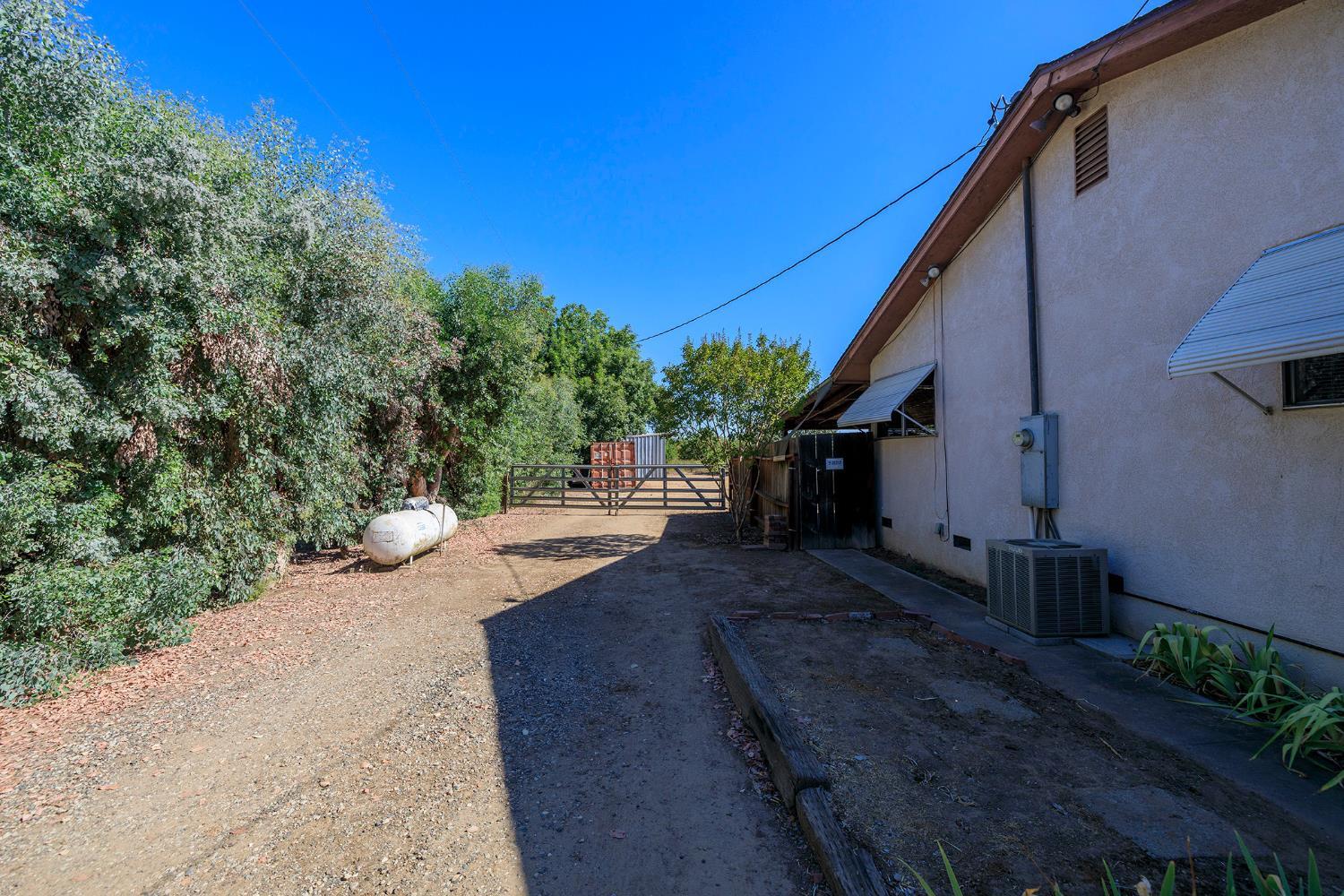 5101 River Rd, Oakdale, CA 95361