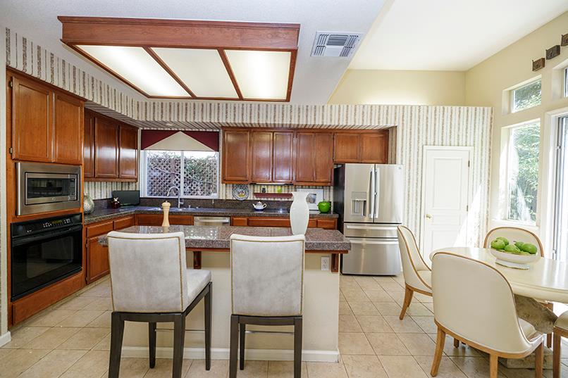 432 The Bluff, Modesto, CA 95355
