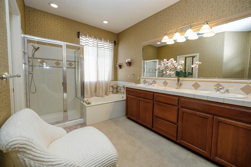 432 The Bluff, Modesto, CA 95355