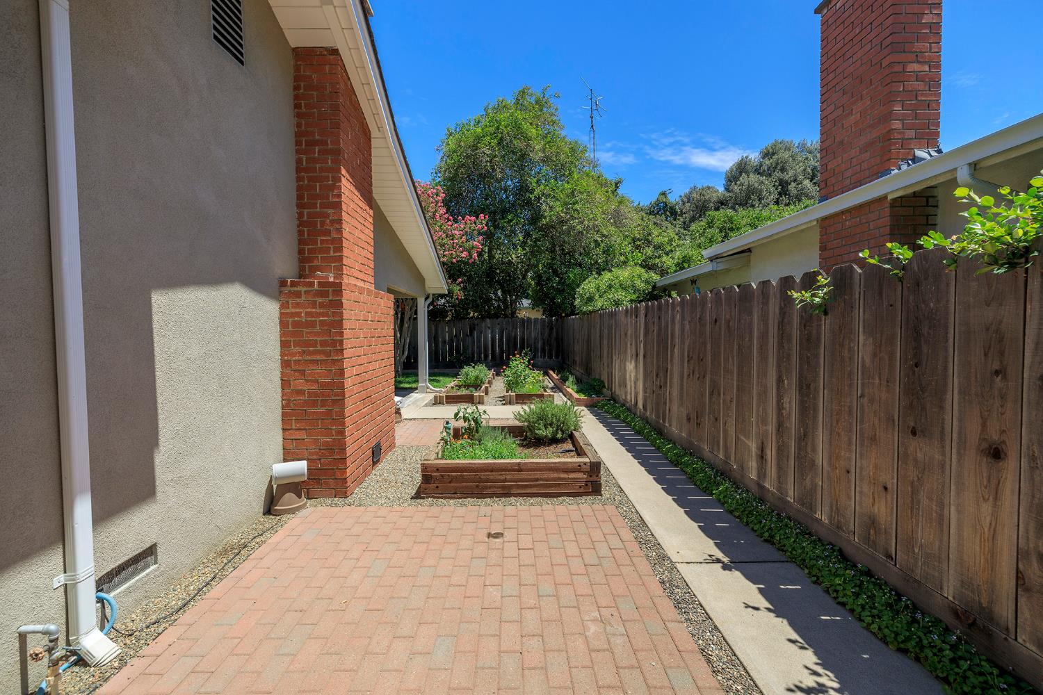 1610 Teakwood Dr, Modesto, CA 95350