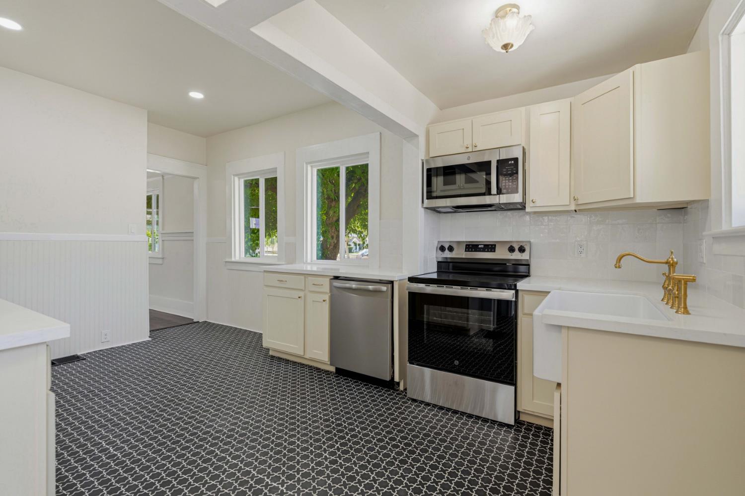 435 N Broadway, Turlock, CA 95380