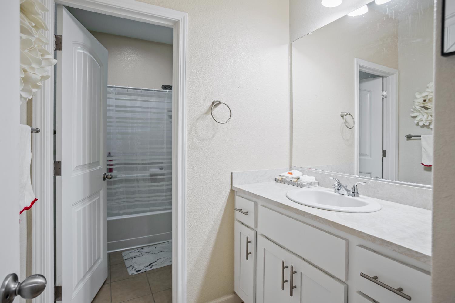 4861 Langley Way, Merced, CA 95348