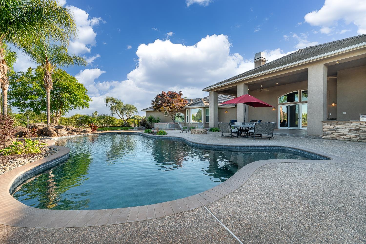 10714 Amerine Ln, Oakdale, CA 95361