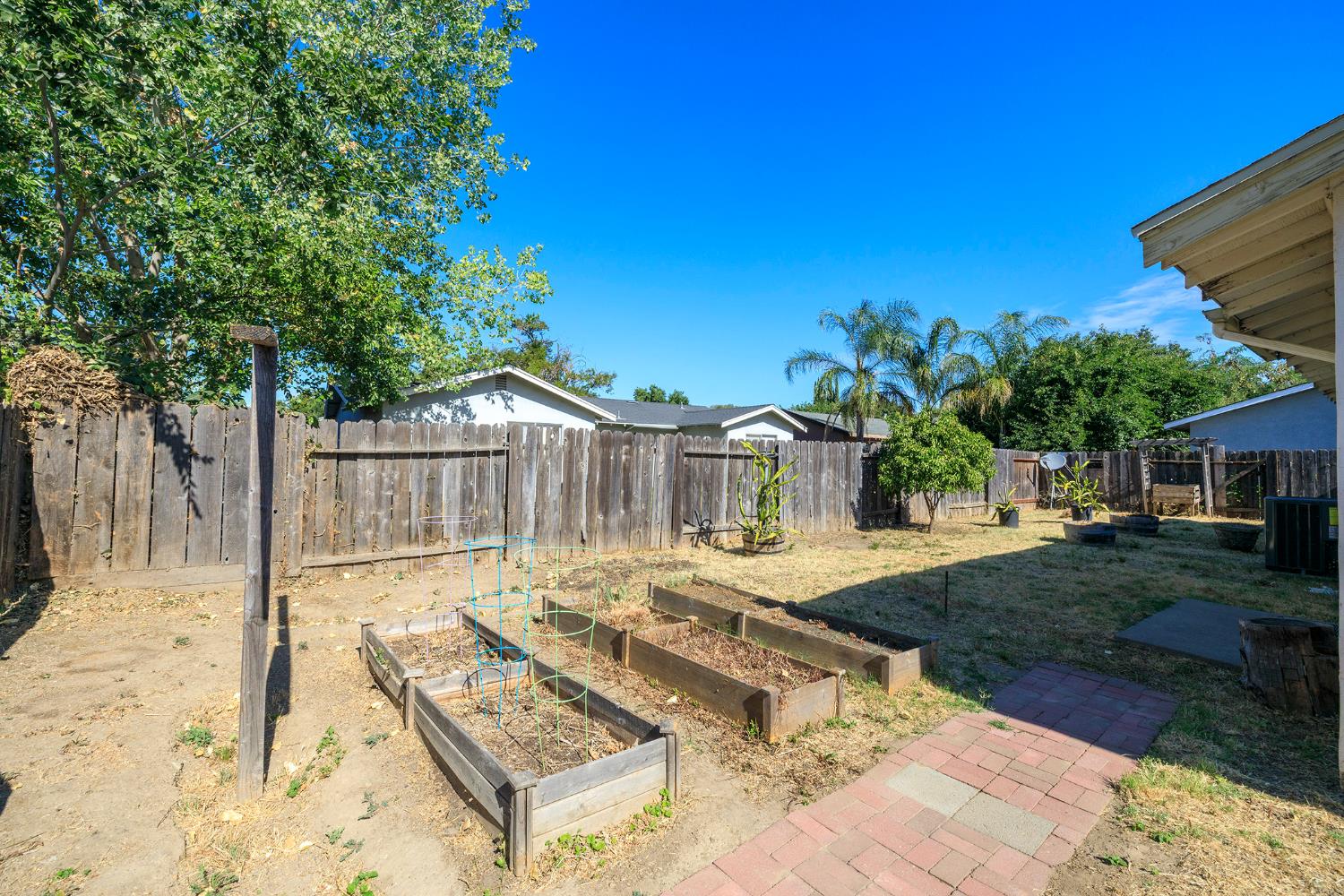 1813 Butternut Ct, Modesto, CA 95355