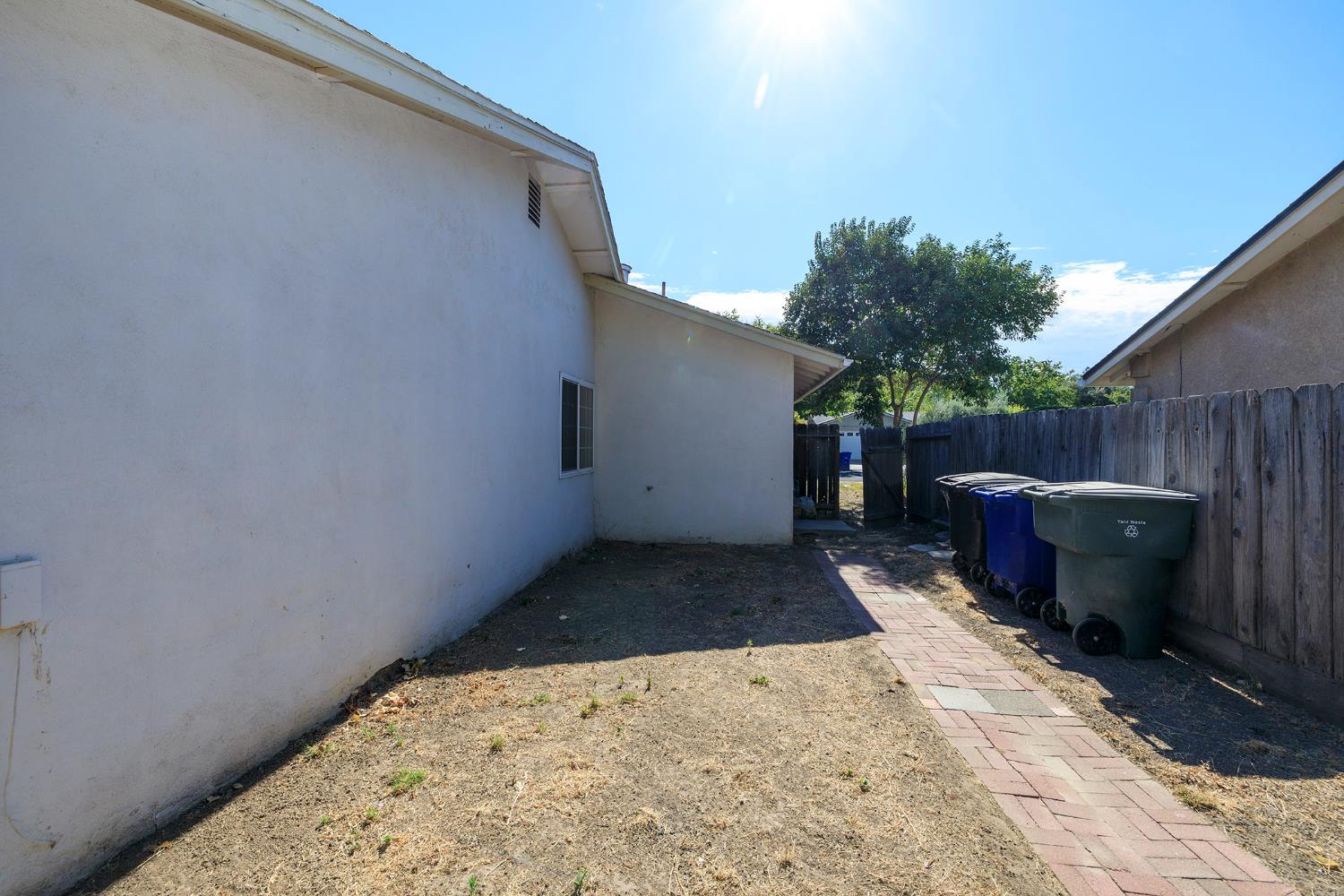1813 Butternut Ct, Modesto, CA 95355