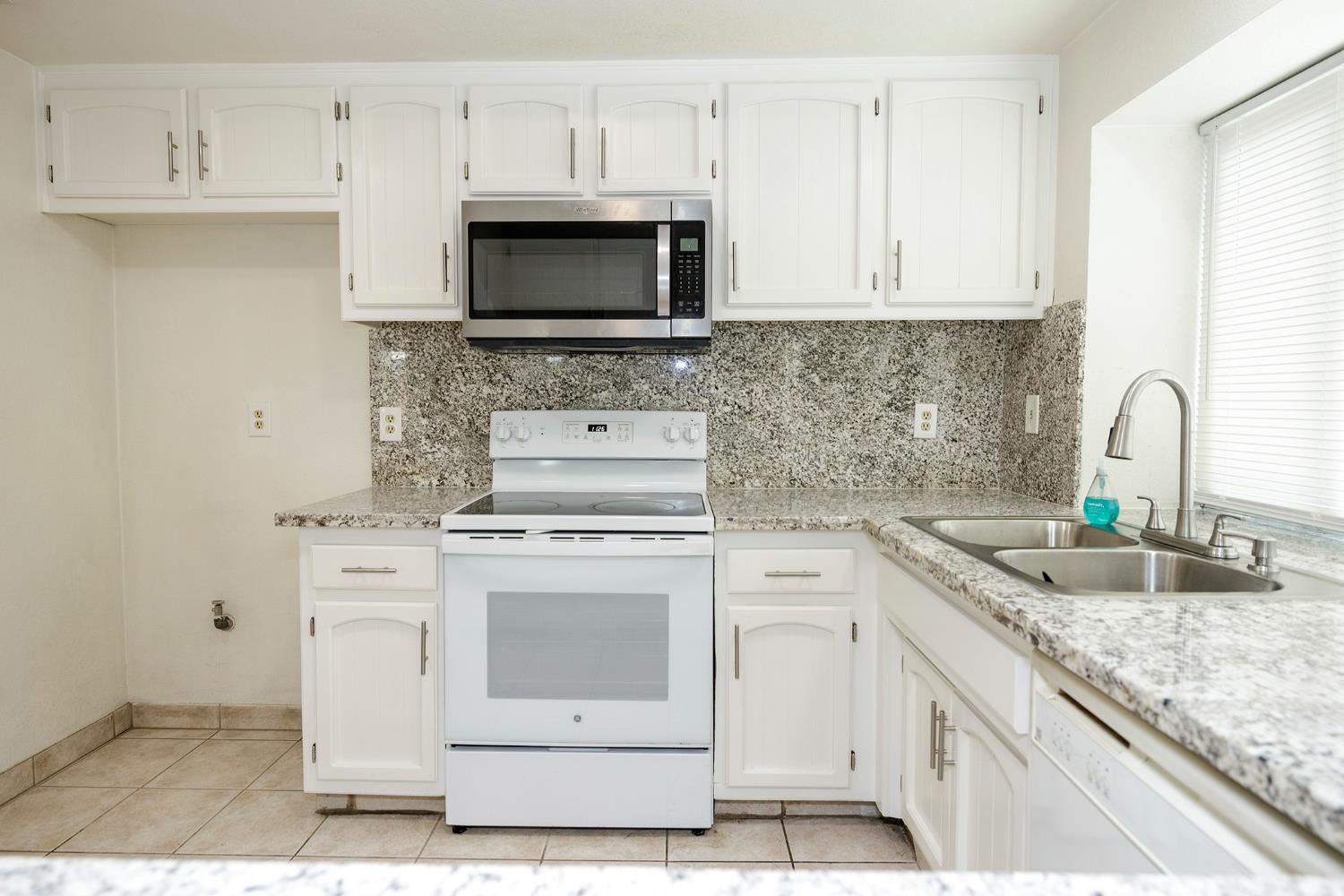 2017 Star Oak Ave, Modesto, CA 95355