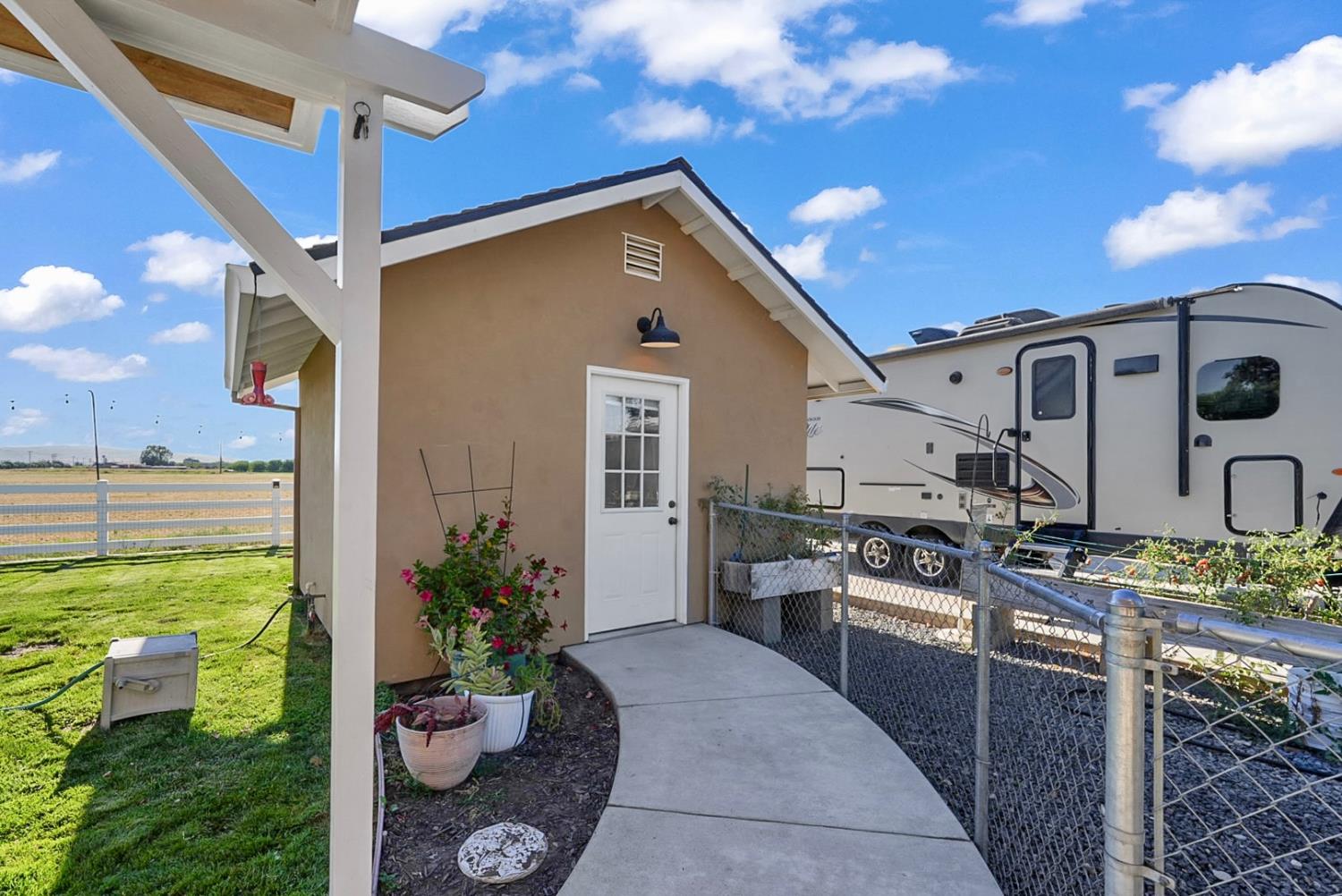 609 E Keyes Rd, Ceres, CA 95307