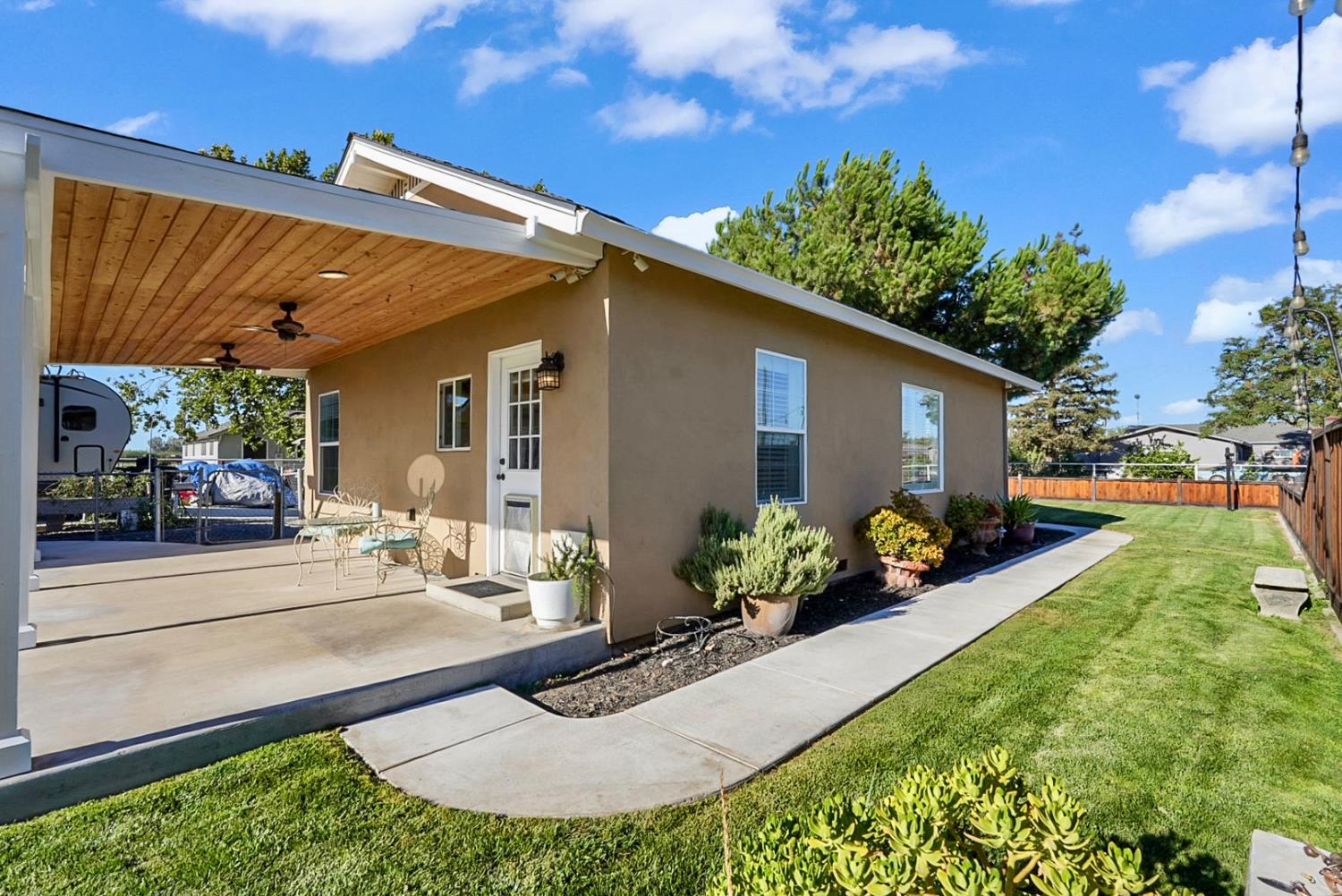 609 E Keyes Rd, Ceres, CA 95307
