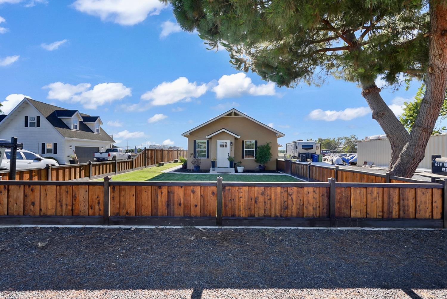 609 E Keyes Rd, Ceres, CA 95307