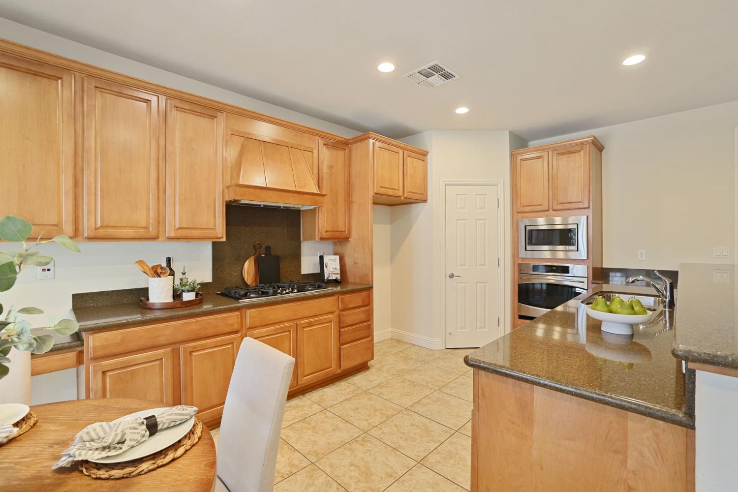 2314 Shadow Berry Dr, Manteca, CA 95336
