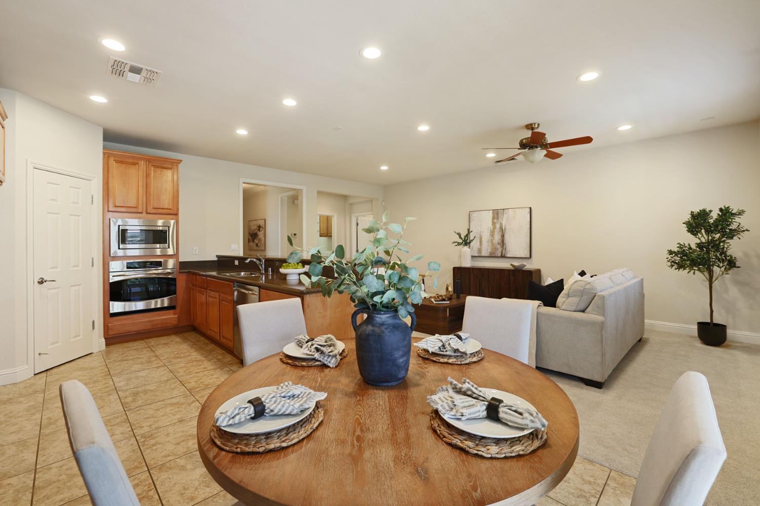 2314 Shadow Berry Dr, Manteca, CA 95336