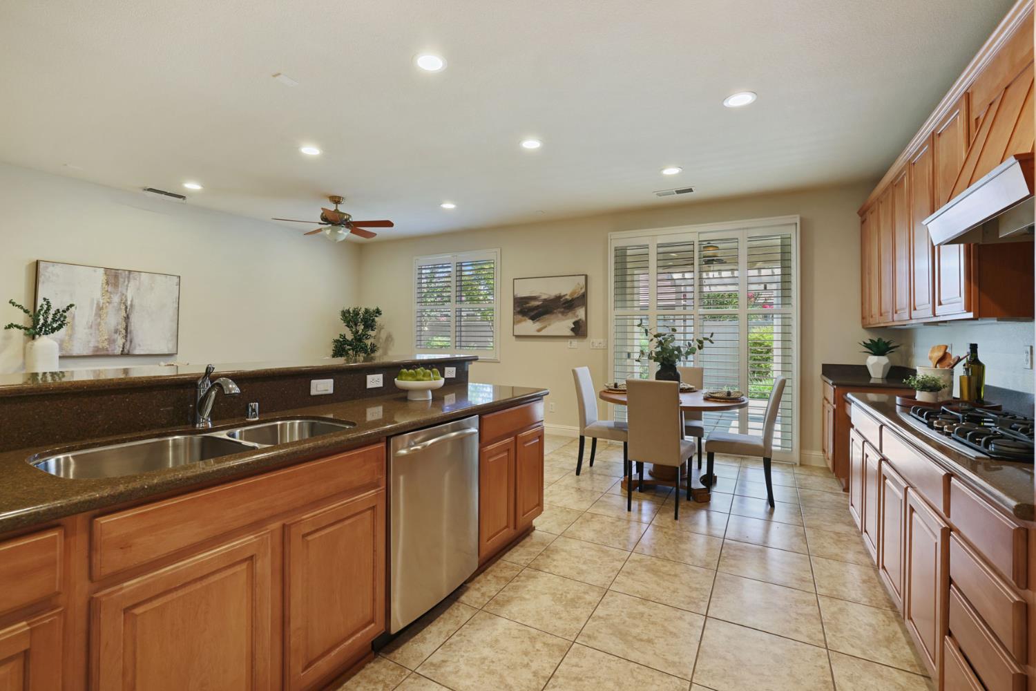 2314 Shadow Berry Dr, Manteca, CA 95336