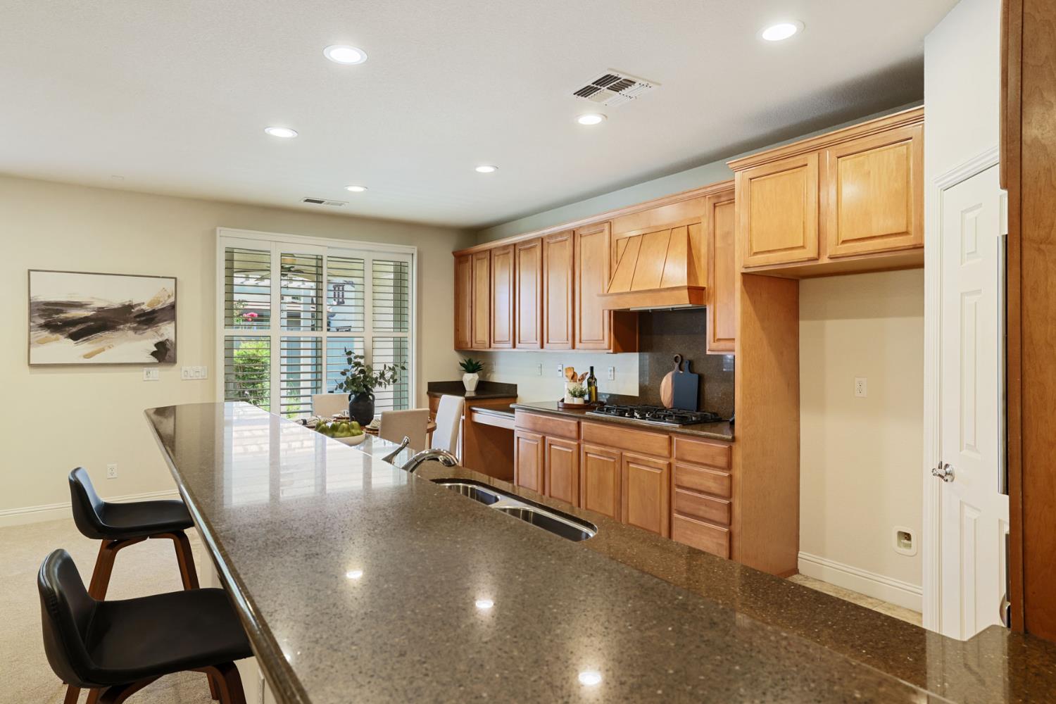 2314 Shadow Berry Dr, Manteca, CA 95336