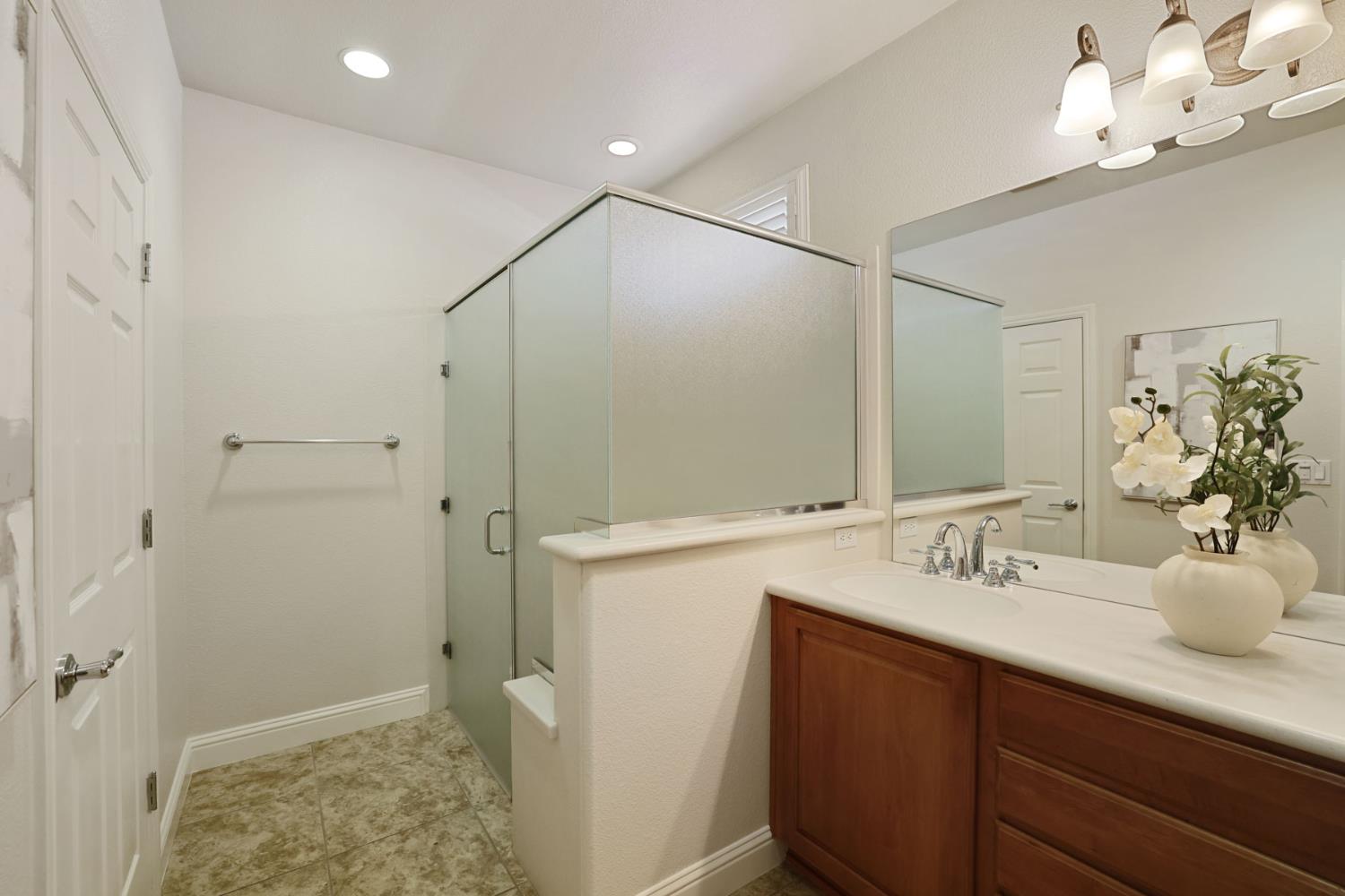 2314 Shadow Berry Dr, Manteca, CA 95336
