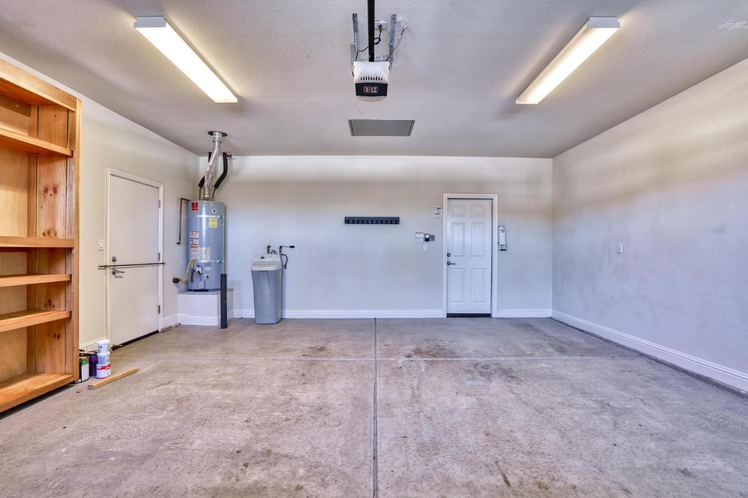 2314 Shadow Berry Dr, Manteca, CA 95336