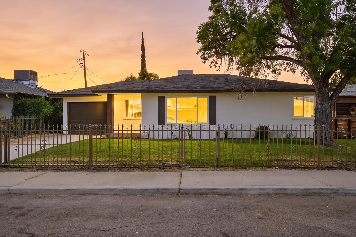 4056 E Brentwood Ave, Fresno, CA 93703