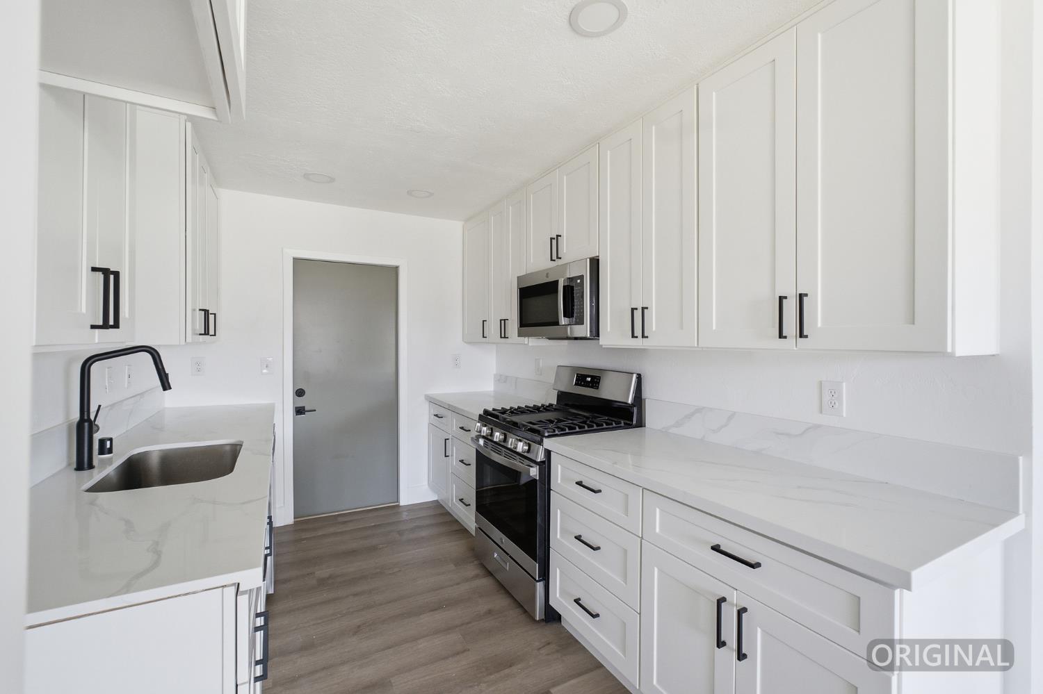 4056 E Brentwood Ave, Fresno, CA 93703