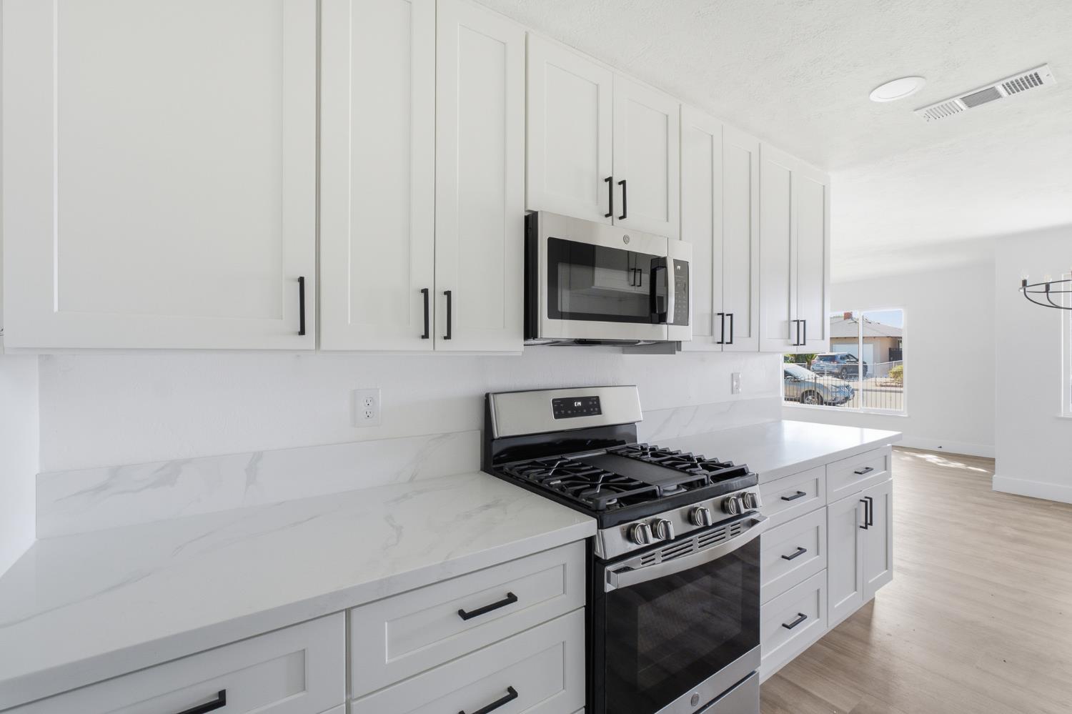 4056 E Brentwood Ave, Fresno, CA 93703