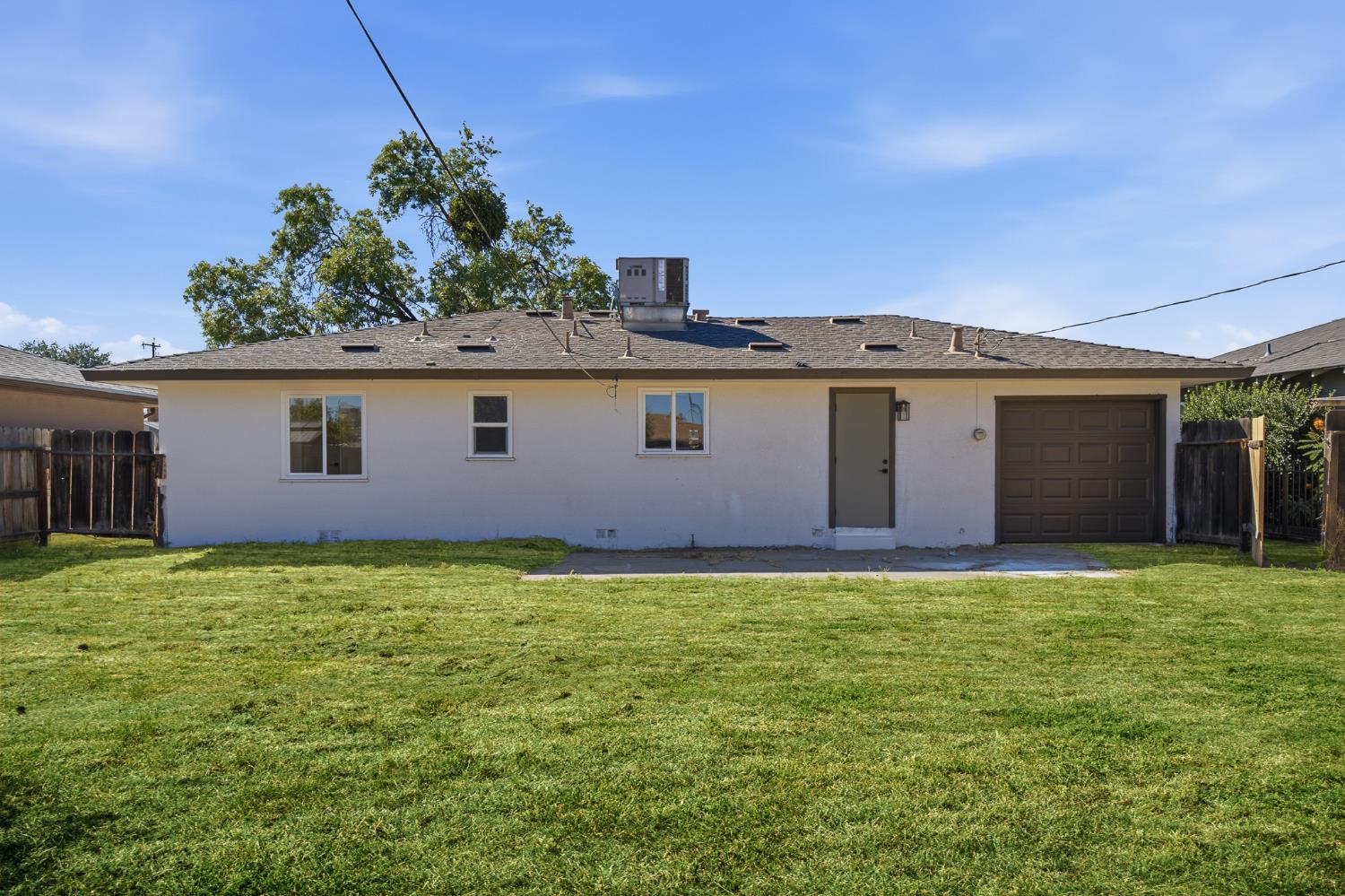 4056 E Brentwood Ave, Fresno, CA 93703