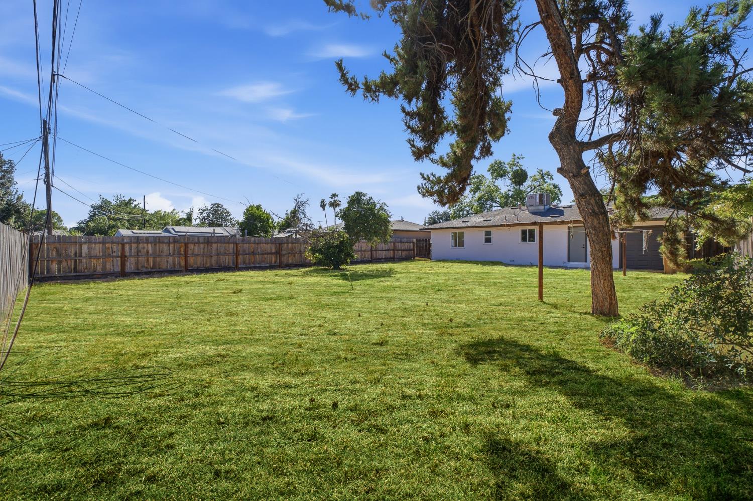 4056 E Brentwood Ave, Fresno, CA 93703
