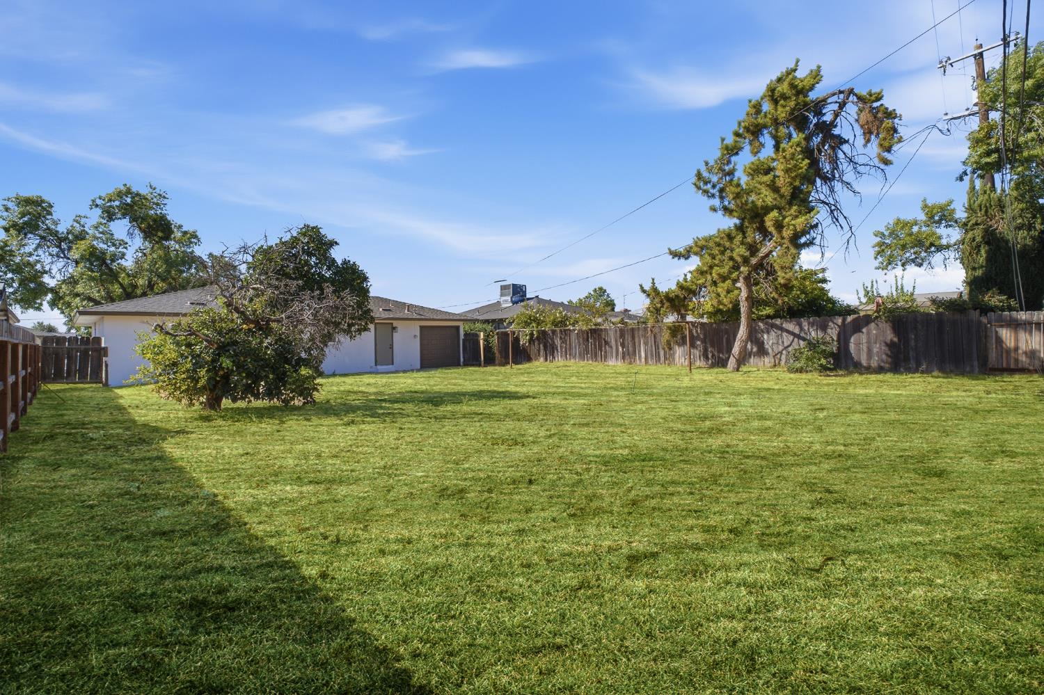 4056 E Brentwood Ave, Fresno, CA 93703