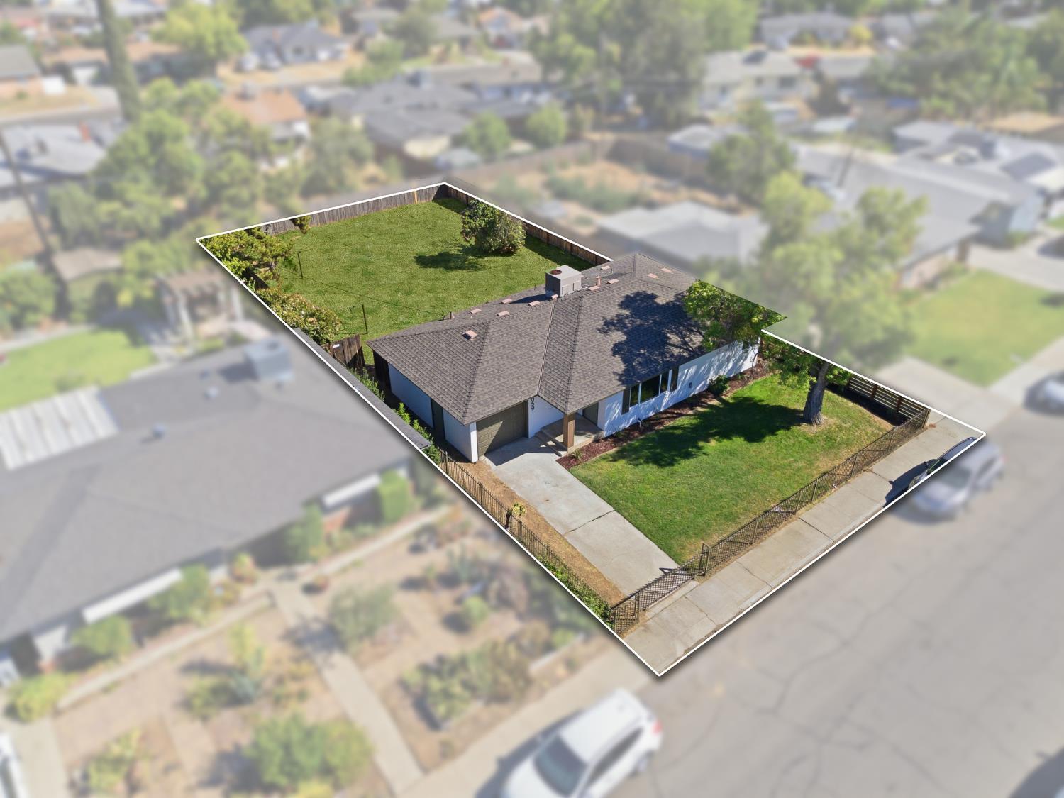 4056 E Brentwood Ave, Fresno, CA 93703