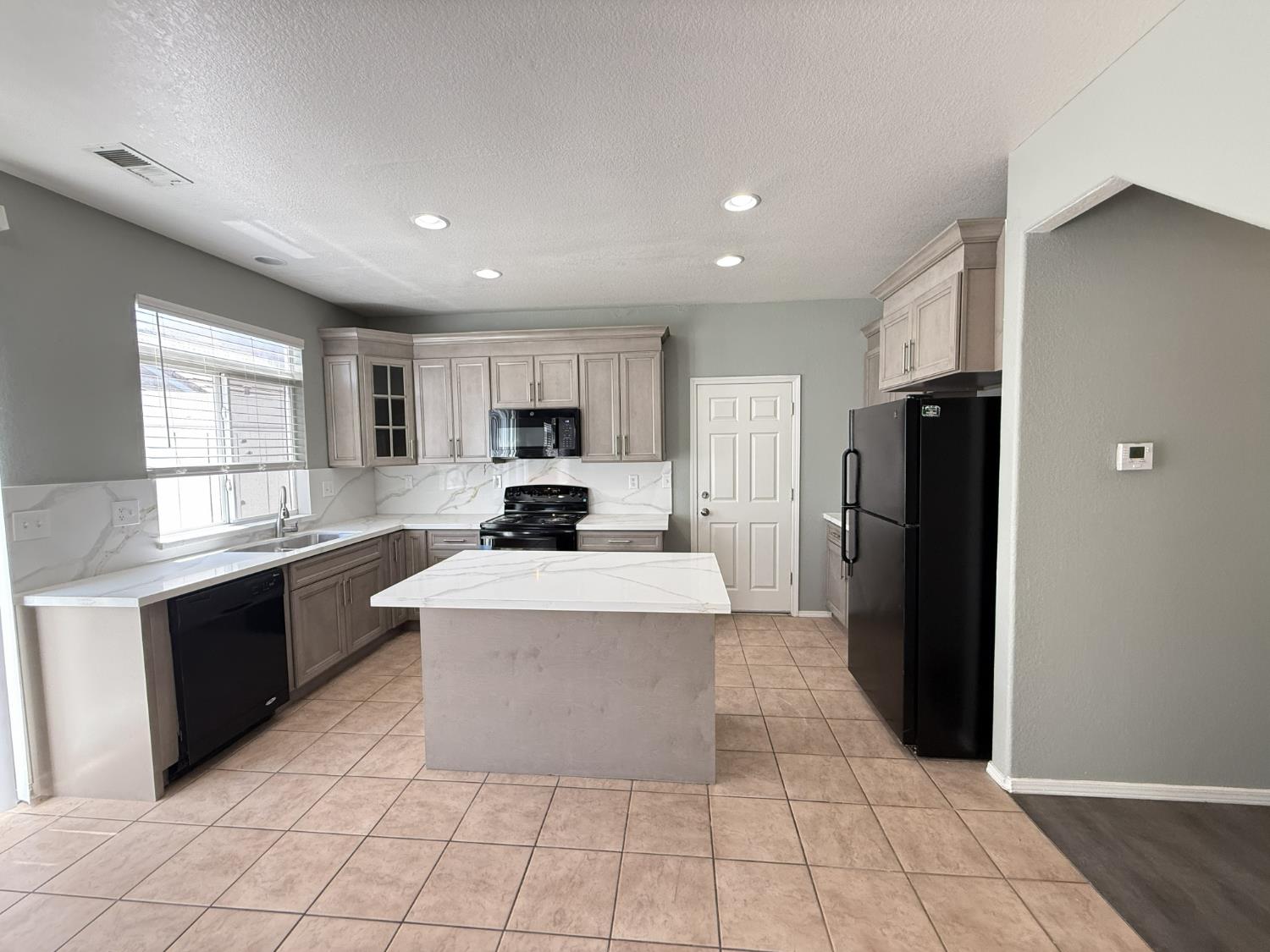 220 Cornerstone Way, Manteca, CA 95336