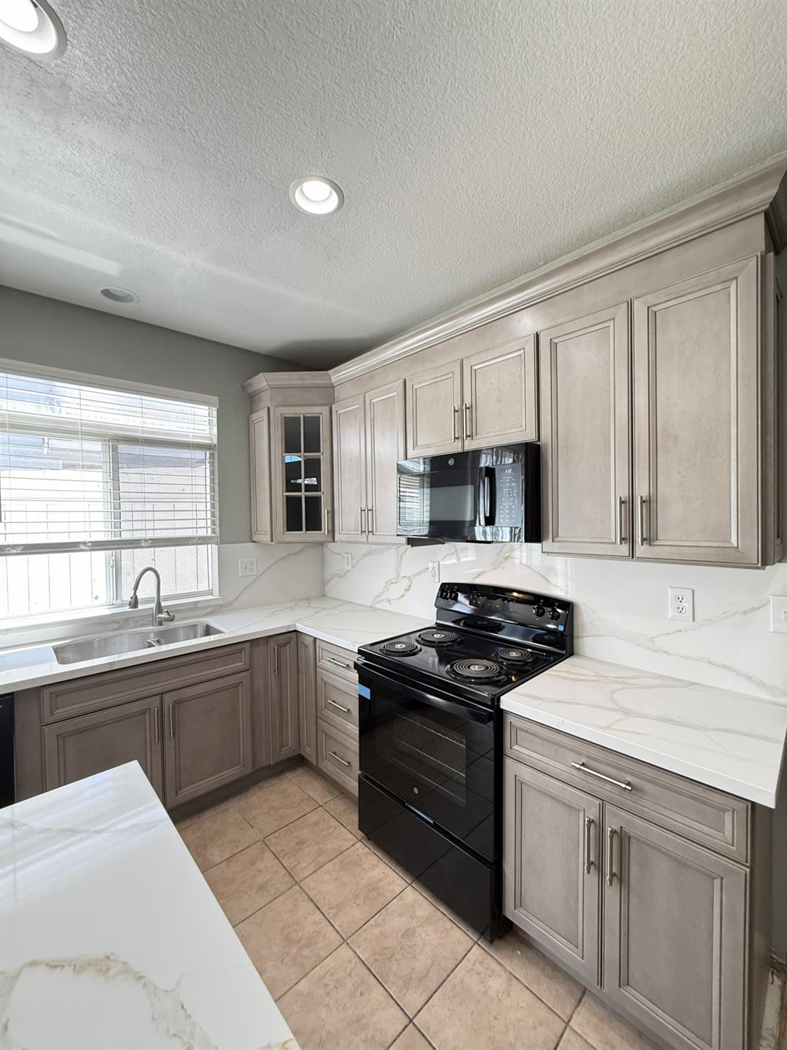 220 Cornerstone Way, Manteca, CA 95336