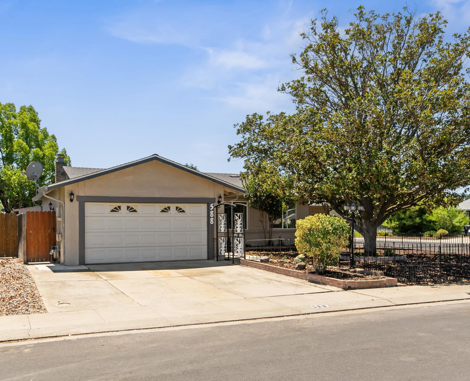 588 San Gabriel Ct, Manteca, CA 95336