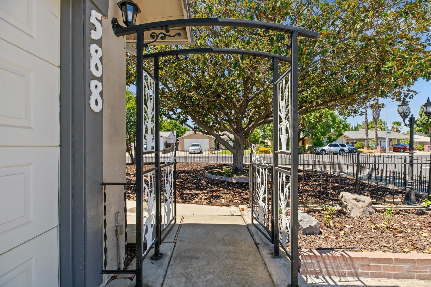 588 San Gabriel Ct, Manteca, CA 95336
