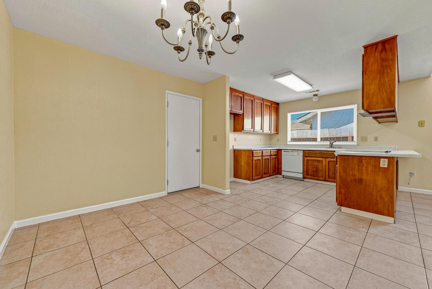 2554 Hays Dr, Merced, CA 95348