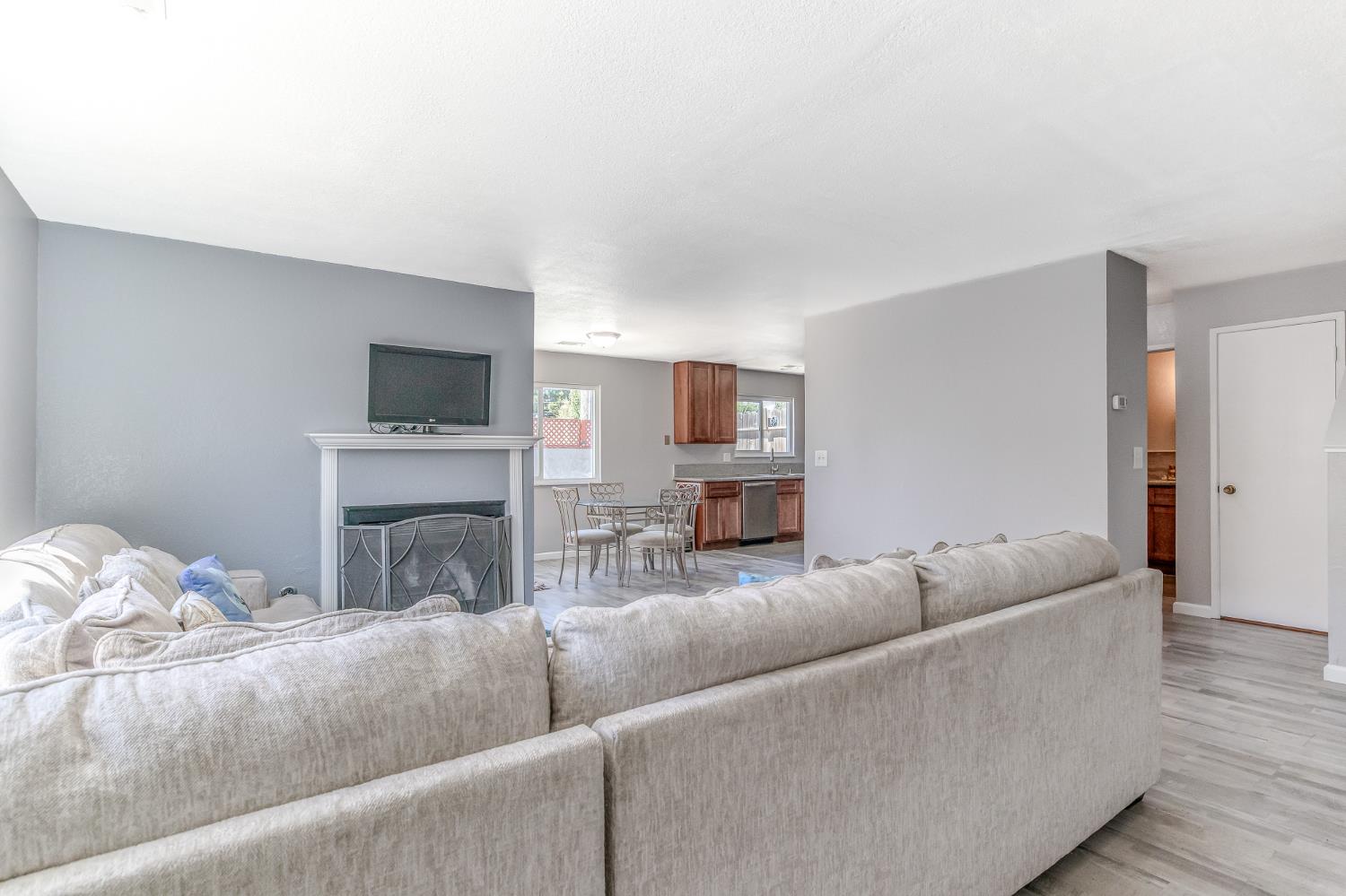 836 Winery Way, Modesto, CA 95356