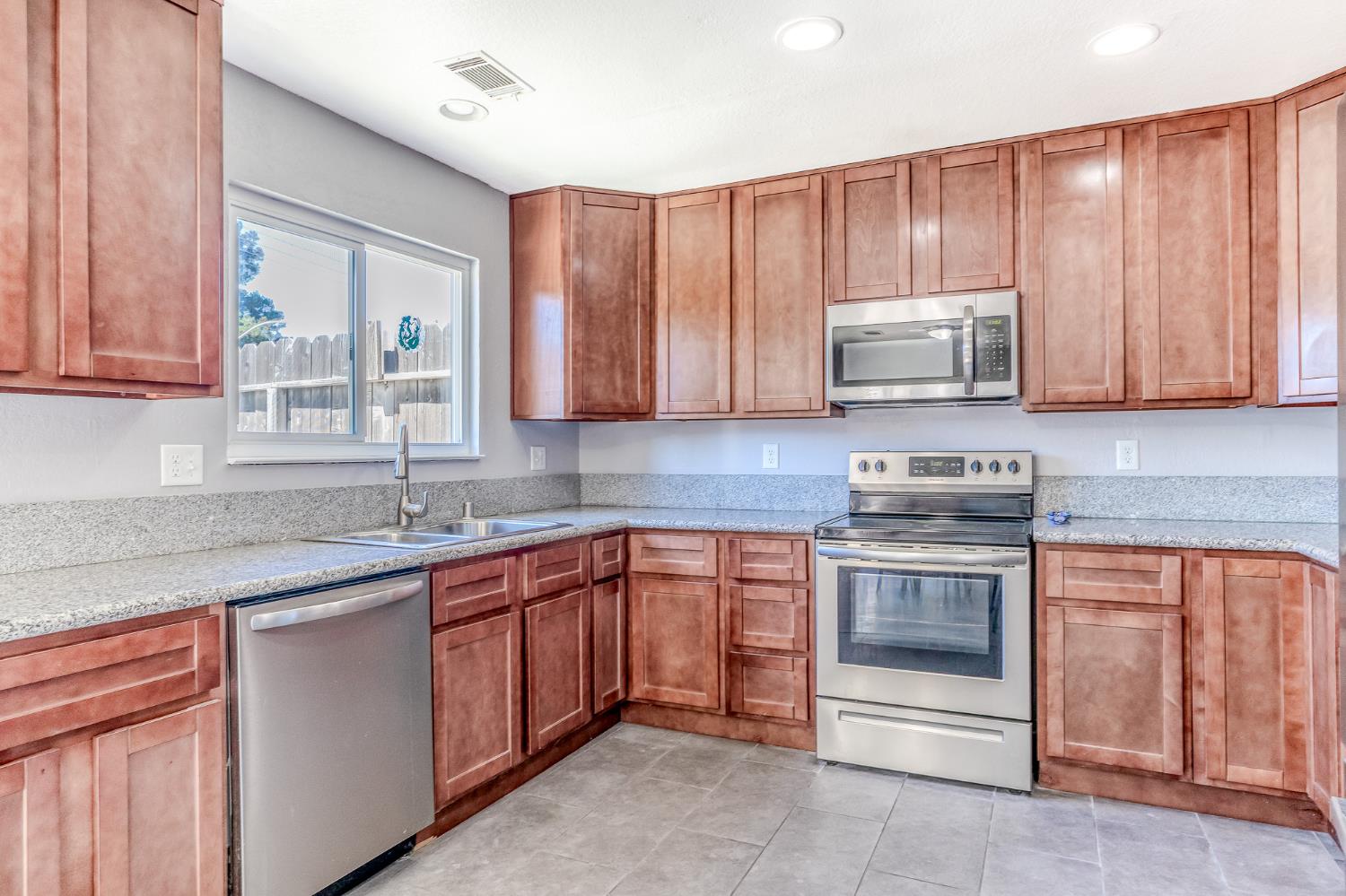 836 Winery Way, Modesto, CA 95356