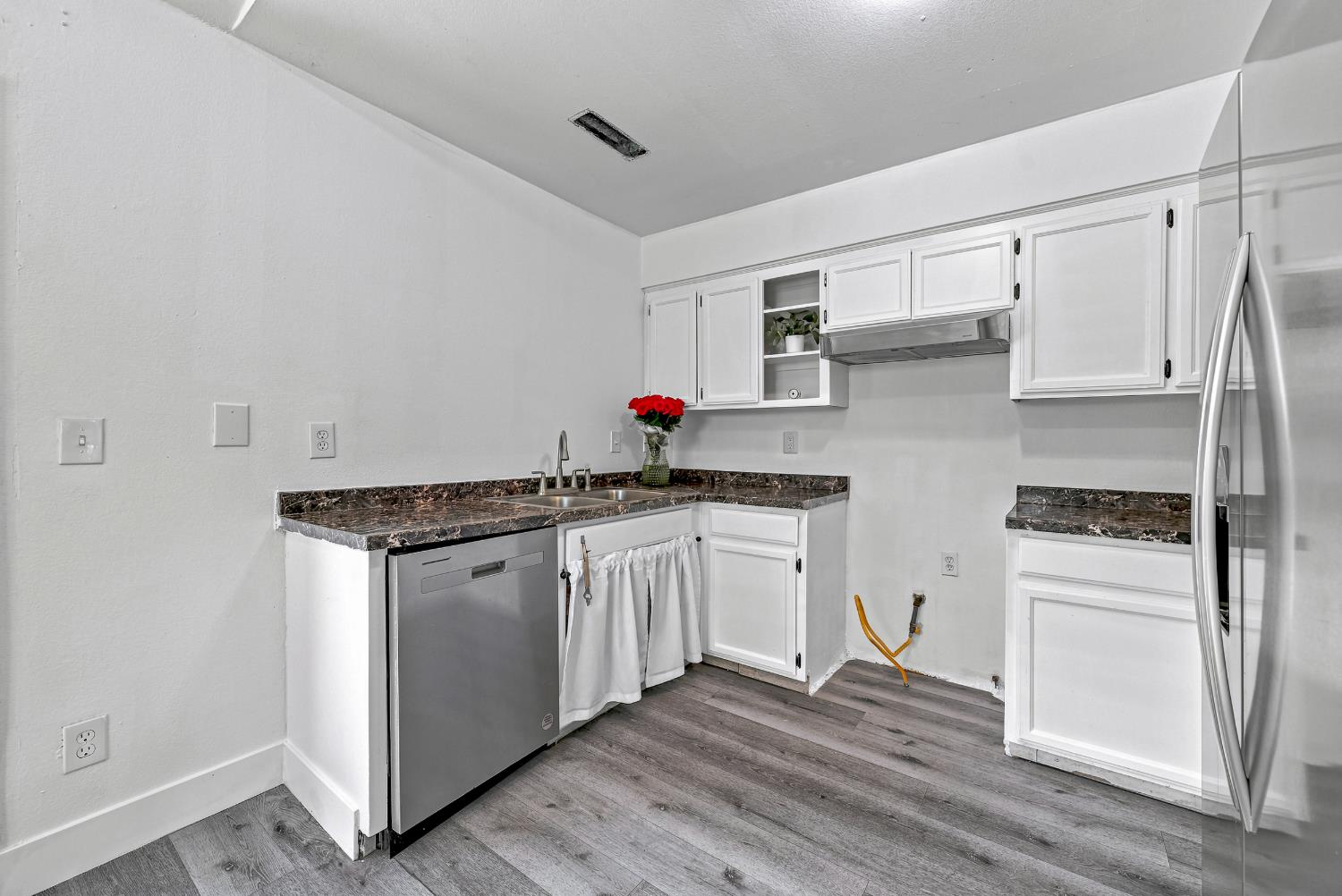 452 Las Brisas Ct, Merced, CA 95341