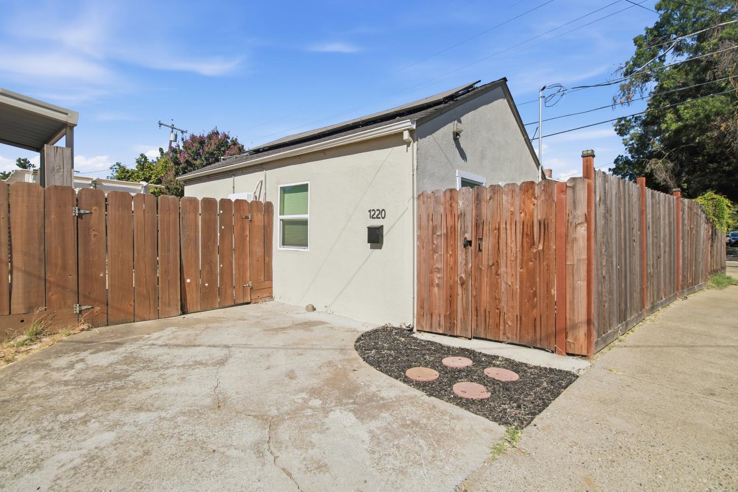 1999 Highland Dr, Merced, CA 95340