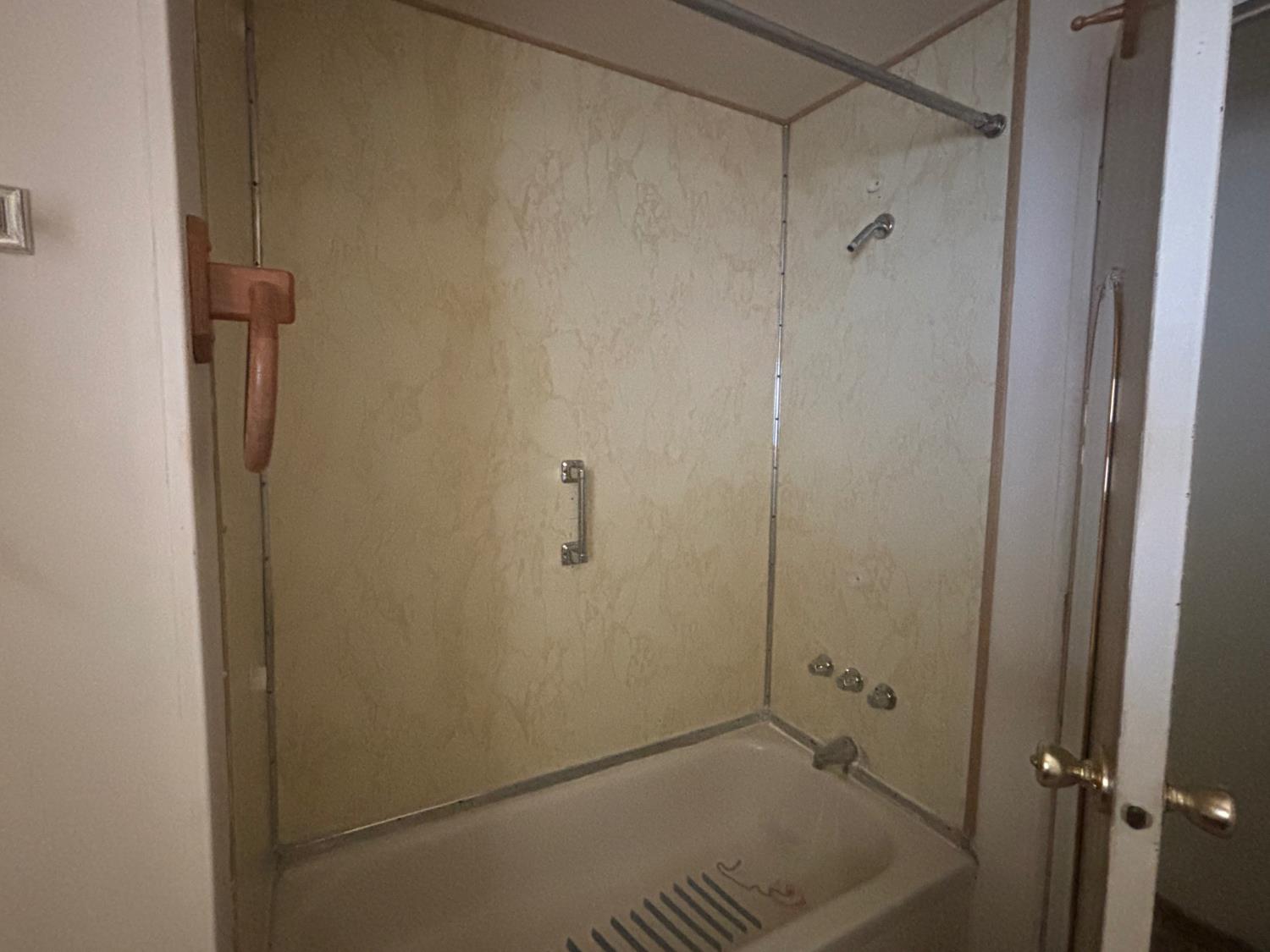 1400 Meredith Ave #30, Gustine, CA 95322
