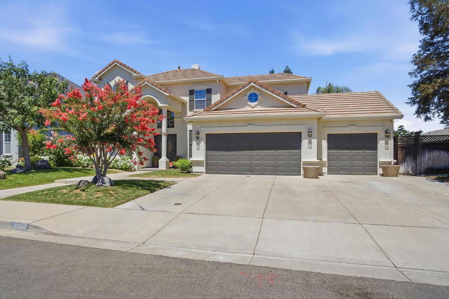 2835 CASTLEVIEW Dr, Turlock, CA 95382